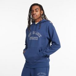 Bluza męska New Balance MT43509NNY – niebieska. Niebieskie bluzy męskie New Balance, m, bez wzorów, z bawełny, bez kaptura. Za 169.99 zł.