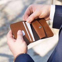 Skórzany cienki portfel męski z bilonówką SOLIER SW16 SLIM brąz. Brązowe portfele męskie bez wzorów, z materiału. Za 95.00 zł.