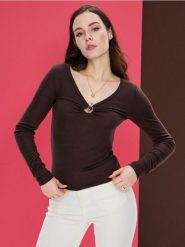 Bluzka z domieszką wiskozy - brązowy. Brązowe bluzki damskie Sinsay, l, bez wzorów, z wiskozy, bez kołnierzyka, bez ramiączek. Za 35.99 zł.