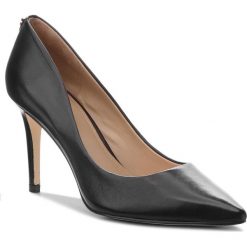 Szpilki GUESS - FLBE74 LEA08 BLACK. Czarne szpilki damskie Guess, ze skóry. Za 579.00 zł.