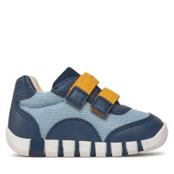 Sneakersy Geox. Niebieskie trampki i tenisówki chłopięce Geox, bez wzorów, bez zapięcia. Za 199.99 zł.