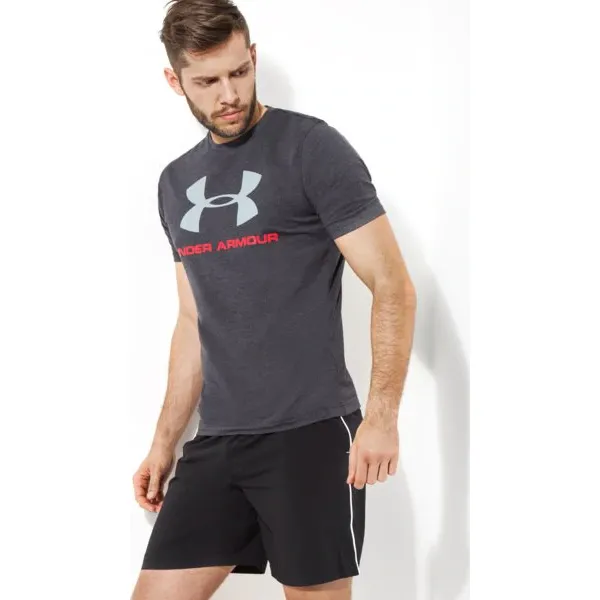 Under Armour Koszulka Cc Sportstyle Logo , czarny, rozmiar XL. Czarne koszulki sportowe męskie Under Armour, m, z aplikacjami, z bawełny, bez kołnierzyka, bez ramiączek, do biegania, climacool (adidas). W wyprzedaży za 79.99 zł.