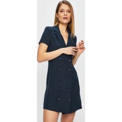 Glamorous - Sukienka. Niebieskie sukienki damskie Glamorous, s, bez wzorów, z materiału, casualowe, bez kołnierzyka, bez ramiączek. W wyprzedaży za 149.90 zł.