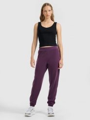 4F Spodnie dresowe joggery z modalem damskie - fioletowe S. Fioletowe spodnie dresowe damskie 4f, s, bez wzorów, z dresówki. Za 169.99 zł.