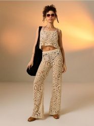 Transparentne spodnie szydełkowe flare - beżowy. Brązowe spodnie materiałowe damskie Sinsay, l, bez wzorów. Za 59.99 zł.