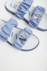 Klapki damskie ARMANI EXCHANGE. Klapki damskie Armani Exchange, bez wzorów, bez obcasa. W wyprzedaży za 495.20 zł.