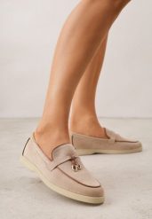 Ciemnobeżowe Mokasyny z Imitacji Zamszu z Zawieszką na Nosku Theophitos. Brązowe mokasyny damskie Renee, eleganckie. Za 99.99 zł.