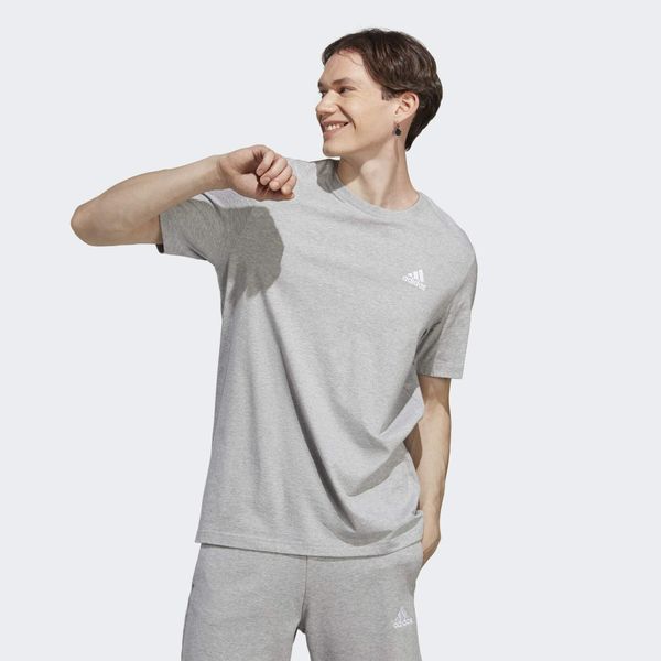 Koszulka sportowa męska adidas Essentials. Białe koszulki sportowe męskie Adidas, m, bez wzorów, bez kołnierzyka, bez ramiączek, do piłki nożnej. Za 96.00 zł.