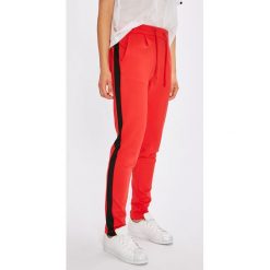Jacqueline de Yong - Spodnie Tracky. Spodnie materiałowe damskie marki Jacqueline de Yong. W wyprzedaży za 69.90 zł.