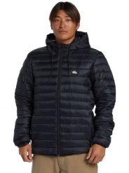 Kurtka ocieplana męska SCALY. Czarne kurtki męskie Quiksilver, l, bez wzorów, z materiału, z kapturem. Za 367.90 zł.