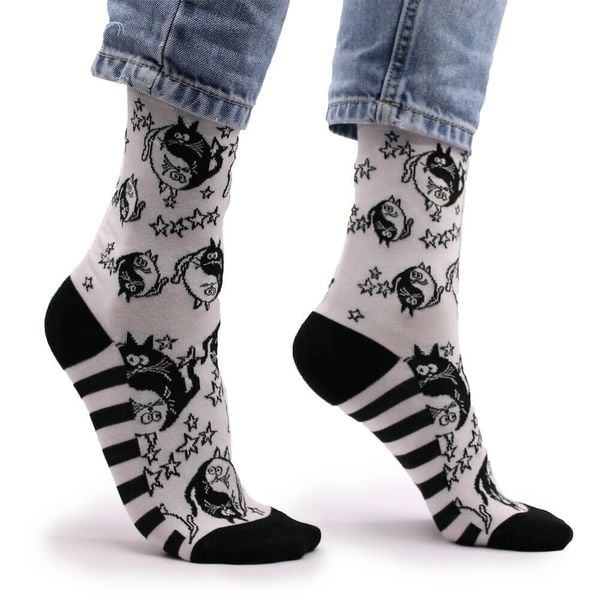 Skarpetki bambusowe Hop Hare - Ying-Yang. Białe skarpety damskie HAPPY HOP, bez wzorów, z elastanu. Za 29.99 zł.