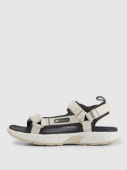 4F Sandały SVING damskie - białe 38. Białe sandały damskie 4f, bez wzorów, z gumy, bez obcasa, bez zapięcia. Za 199.99 zł.