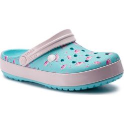 Klapki CROCS - Crocband Seasonal Graphic Clog 205579 Ice Blue/Pink. Klapki damskie Crocs. W wyprzedaży za 179.00 zł.