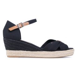 Espadryle Tommy Hilfiger. Brązowe sandały damskie Tommy Hilfiger, bez wzorów, z denimu, bez obcasa, bez zapięcia. Za 239.99 zł.