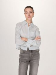 Koszula ze strukturalnej dzianiny - jasnoniebieski. Niebieskie koszule damskie Reserved, l, bez wzorów, z dzianiny, bez kołnierzyka, bez ramiączek. W wyprzedaży za 35.99 zł.