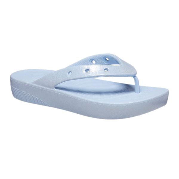 Japonki damskie Crocs Classic Platform Meta Pearl. Niebieskie klapki damskie Crocs, bez wzorów. Za 139.99 zł.