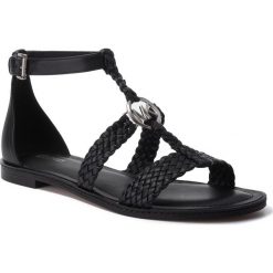 Sandały MICHAEL MICHAEL KORS - Piper Flat Sandal 40T9PIFA1L Black. Czarne klapki damskie MICHAEL Michael Kors, bez wzorów, ze skóry, bez obcasa, na obcasie, bez zapięcia. Za 699.00 zł.