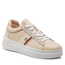 Sneakersy Tommy Hilfiger. Czarne trampki i tenisówki chłopięce Tommy Hilfiger, bez wzorów, bez zapięcia. Za 304.99 zł.