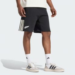 Szorty All Blacks Leisurewear. Czarne krótkie spodenki sportowe męskie Adidas, s, bez wzorów, z bawełny. Za 239.00 zł.