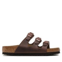Klapki Birkenstock. Brązowe klapki damskie Birkenstock, bez wzorów, bez obcasa. Za 439.99 zł.