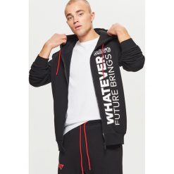 Bluza z napisami z kolekcji WHATEVER - Czarny. Bluzy męskie marki Cropp. W wyprzedaży za 69.99 zł.