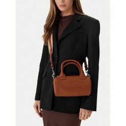 Torebka LOVE MOSCHINO. Brązowe torebki do ręki damskie Love Moschino, bez wzorów, klasyczne, bez dodatków. Za 484.99 zł.