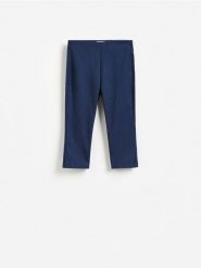 Spodnie capri - granatowy. Niebieskie spodnie materiałowe damskie Reserved, l, bez wzorów, z tkaniny. Za 119.99 zł.