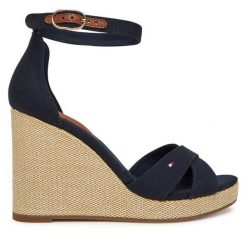 Sandały Tommy Hilfiger. Niebieskie sandały damskie Tommy Hilfiger, bez wzorów, bez obcasa, na koturnie, bez zapięcia. Za 269.99 zł.