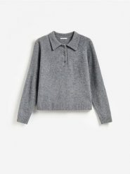 Wełniany sweter z kołnierzem - szary. Szare swetry damskie Reserved, l, bez wzorów, z wełny, bez kołnierzyka, bez ramiączek, bez kaptura. Za 199.99 zł.