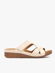 Kremowe klapki z platformą. Brązowe klapki damskie Ryłko, bez wzorów, ze skóry, eleganckie, bez obcasa, na platformie. Za 329.99 zł.