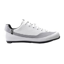 Buty szosowe męskie Northwave Mistral. Białe buty sportowe męskie Northwave, bez zapięcia, rowerowe. Za 723.50 zł.