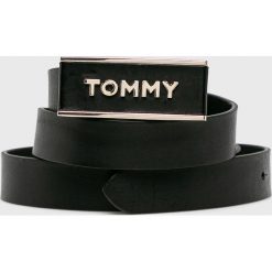 Tommy Hilfiger - Pasek skórzany. Czarne paski damskie Tommy Hilfiger, w paski, z materiału. Za 249.90 zł.