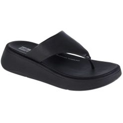 Japonki FitFlop F-Mode W FW4-090 czarne. Czarne klapki damskie bez wzorów, z gumy, bez obcasa. Za 589.24 zł.