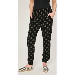 Roxy - Spodnie. Spodnie materiałowe damskie marki Roxy. W wyprzedaży za 179.90 zł.