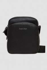 CALVIN KLEIN Czarna męska torba na ramię. Czarne saszetki męskie Calvin Klein, ze skóry ekologicznej. W wyprzedaży za 239.99 zł.
