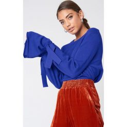 NA-KD Sweter z dzianiny z wiązanym rękawem - Blue. Niebieskie swetry damskie NA-KD, z dzianiny. Za 161.95 zł.