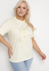 Jasnożółty T-shirt z Bawełny z Cyrkoniowym Nadrukiem Sovtebia. Żółte bluzki damskie Born2be, xl, z aplikacjami, z bawełny, klasyczne, bez kołnierzyka. Za 44.99 zł.