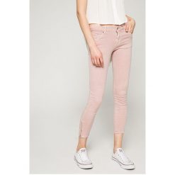 Answear - Jeansy. Czerwone jeansy damskie ANSWEAR, z obniżonym stanem. W wyprzedaży za 59.90 zł.