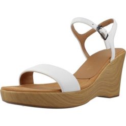 Sandały UNISA RITA NTO Biały. Białe obuwie sportowe damskie Unisa, bez wzorów, ze skóry, trekkingowe. Za 354.99 zł.