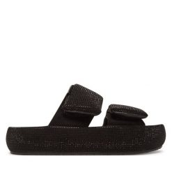 Klapki GOE. Czarne klapki damskie GOE, bez wzorów, bez obcasa. Za 239.99 zł.