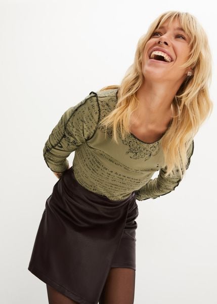 Shirt z długim rękawem, z miękkiej wiskozy. Zielone bluzki damskie bonprix, bez wzorów, z wiskozy, bez kołnierzyka, bez ramiączek. Za 59.99 zł.