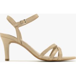 Sandały z paseczkami TARA. Szare sandały damskie Ryłko, bez wzorów, ze skóry, bez obcasa, na szpilce, bez zapięcia. Za 349.99 zł.