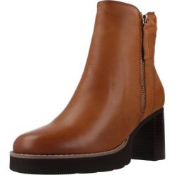 CARMELA 162602C Brązowy. Brązowe obuwie sportowe damskie Carmela, trekkingowe. W wyprzedaży za 453.45 zł.