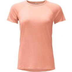 Koszulka termoaktywna damska Devold Endurance Merino 130 Tee. Czerwone koszulki sportowe damskie Devold, l, bez wzorów, z materiału, bez kołnierzyka, bez ramiączek, na fitness i siłownię. Za 324.49 zł.