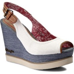 Sandały WRANGLER - Kelly Indigo Chan WF0732712 White 51. Klapki damskie marki Wrangler. W wyprzedaży za 209.00 zł.