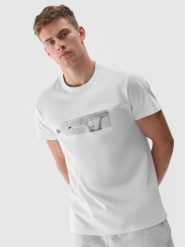 4F T-shirt z nadrukiem regular męski - biały XL. Białe koszulki sportowe męskie 4f, m, bez wzorów, z dzianiny, klasyczne, bez kołnierzyka. W wyprzedaży za 39.99 zł.