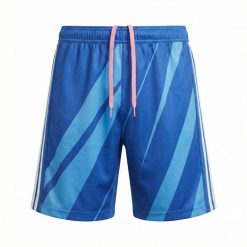 Krótkoterminowy pobyt we Francji 2026/27. Niebieskie krótkie spodenki sportowe męskie Adidas, bez wzorów, do piłki ręcznej. Za 321.50 zł.