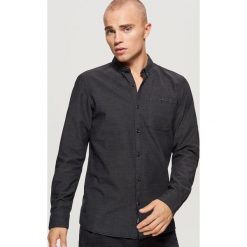 Bawełniana koszula SLIM FIT z mikrowzorem - Czarny. Czarne koszule męskie Cropp, z bawełny. Za 79.99 zł.
