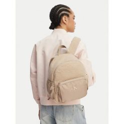 Plecak Calvin Klein. Brązowe plecaki damskie Calvin Klein, bez wzorów, sportowe. Za 369.99 zł.
