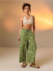 Wiskozowe spodnie wide leg - zielony. Zielone spodnie materiałowe damskie Sinsay, l, bez wzorów, z wiskozy. Za 35.99 zł.